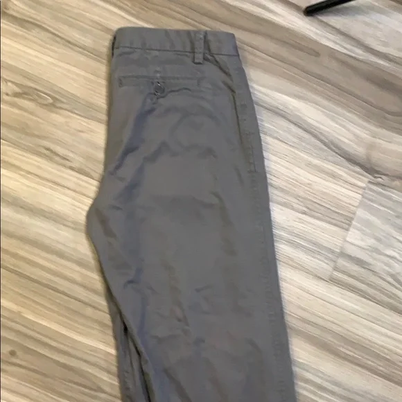 GAP Gray Capri Chinos, SZ 10 - Picture 7 of 9